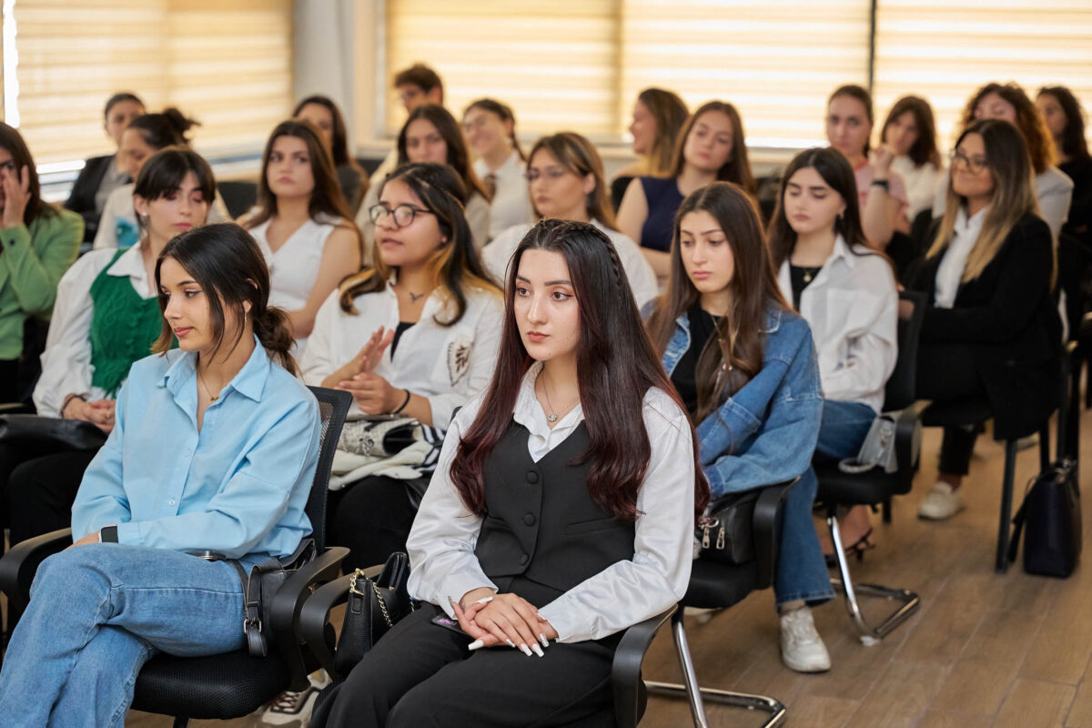 “Parla” təqaüd və inkişaf proqramının iştirakçıları üçün xaricdə təhsil haqqında məlumat sessiyası təşkil olunub