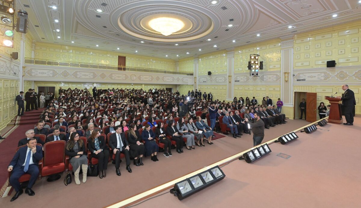 “Qızların təhsil hüququ” mövzusunda konfrans keçirilib