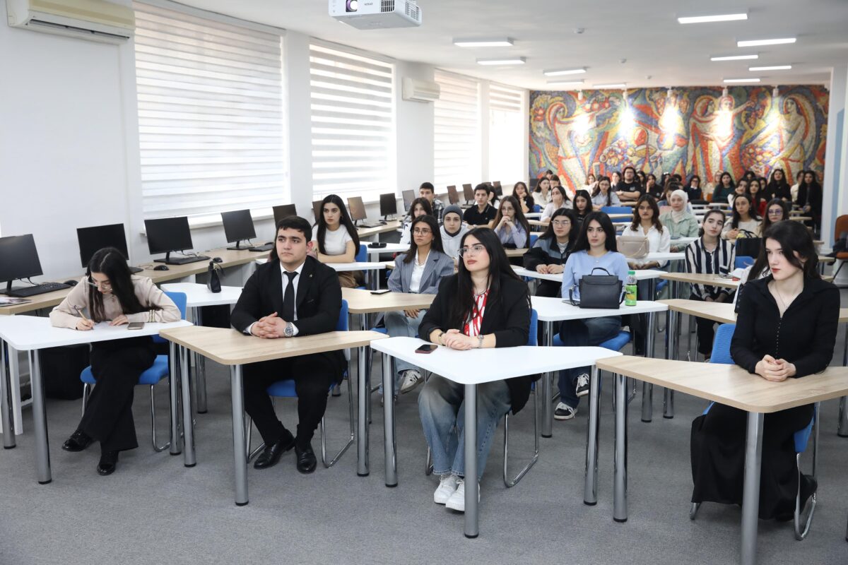 Bakı Slavyan Universitetində TələbəPlus kartı ilə bağlı infosessiya keçirilib