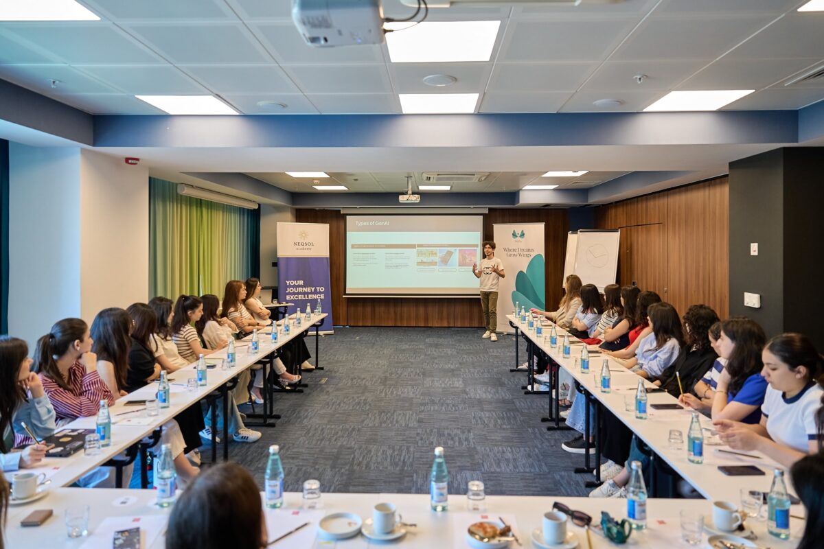 “Parla” təqaüd və inkişaf proqramının iştirakçıları üçün “Süni intellektə dair maarifləndirmə” adlı təlim sessiyası təşkil olunub
