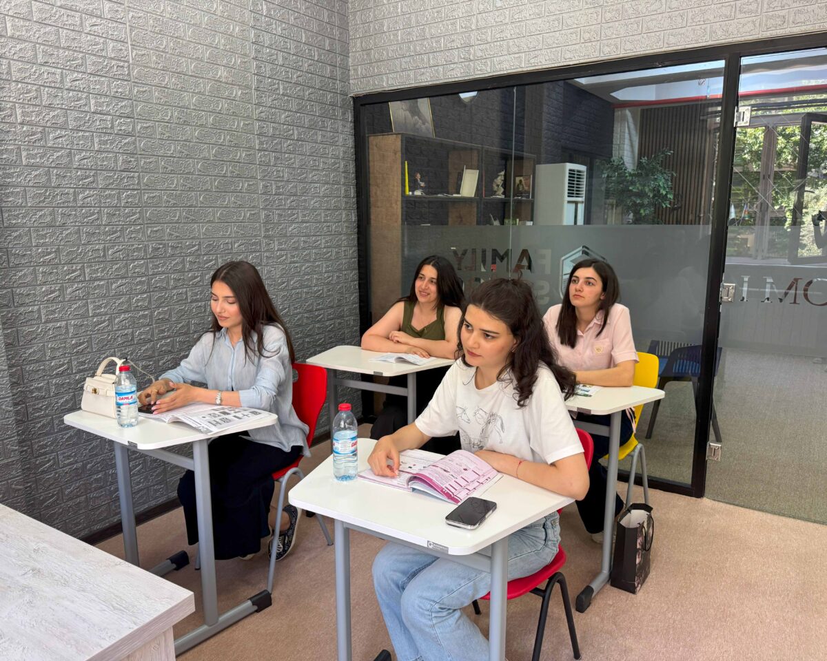 “Zərif mühəndislər” təqaüd proqramı çərçivəsində ingilis dili və “MS Excel” təlimləri başa çatıb