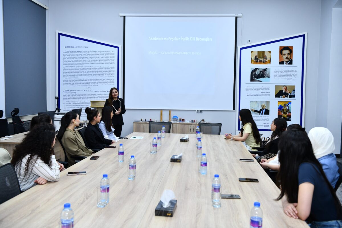 Təqaüd proqramlarının iştirakçıları üçün “Akademik və peşəkar ingilis dili bacarıqları” təlimi keçirilib