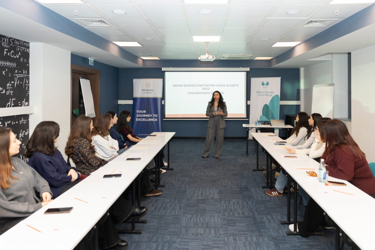 “Parla” iştirakçıları üçün “Müasir biznesdə ünsiyyətdən əlaqəyə: yeni korporativ üstünlük” mövzusunda təlim keçirilib