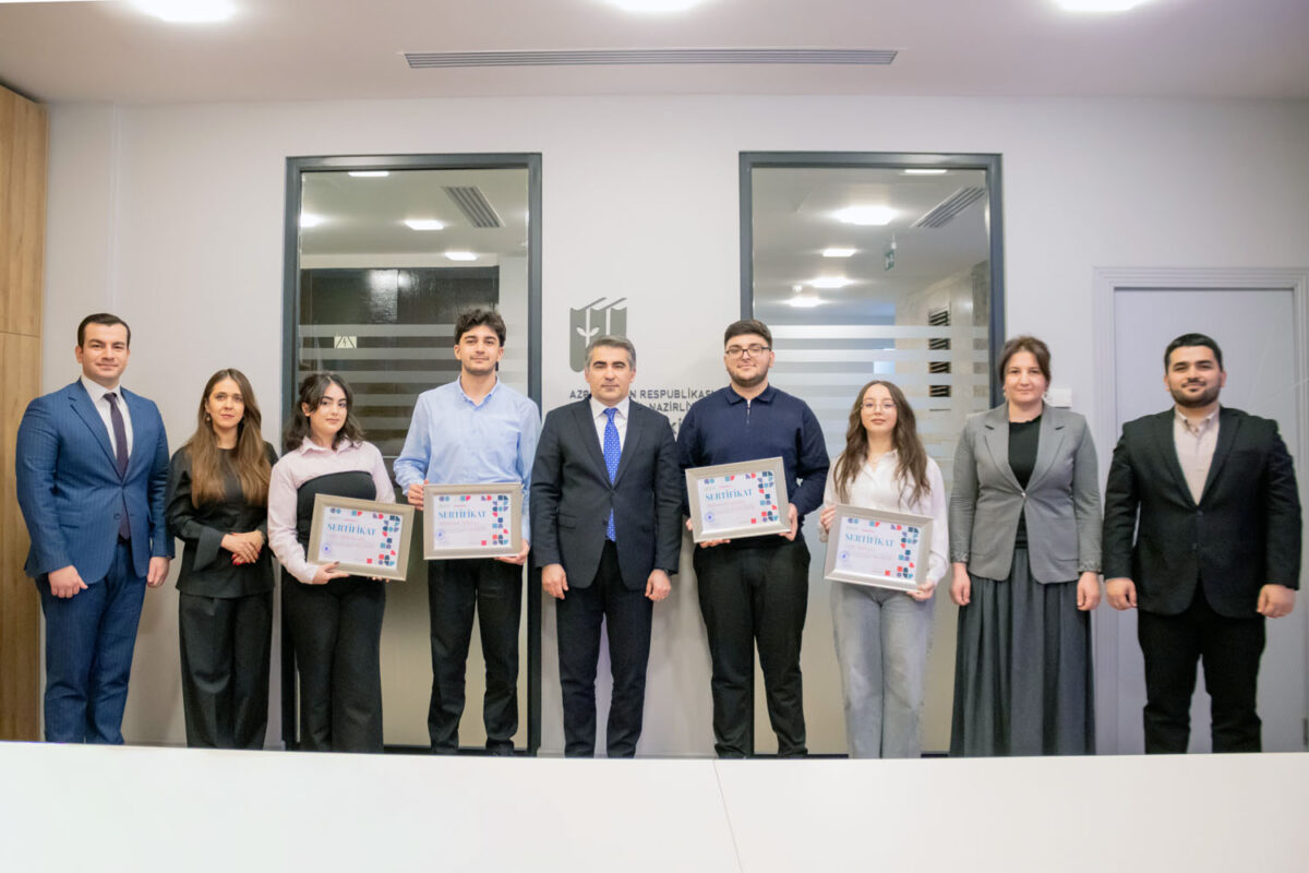 “Bir Könüllü” Tələbə Təşkilatının üzvləri Təhsilin İnkişafı Fondunda təcrübə proqramını uğurla başa vurublar