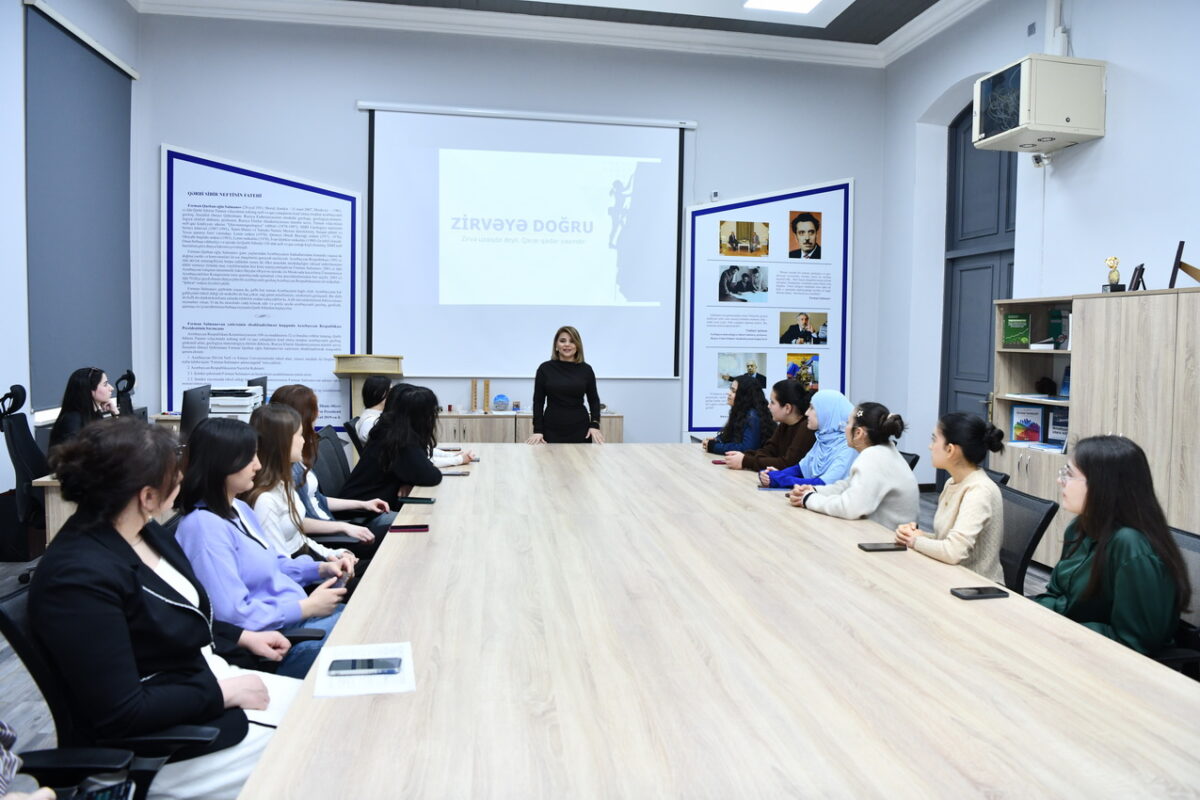“Gənc qızların təhsilinə dəstək” layihəsi çərçivəsində təqaüd alan tələbə qızlar üçün “Zirvəyə doğru” adlı təlim keçirilib