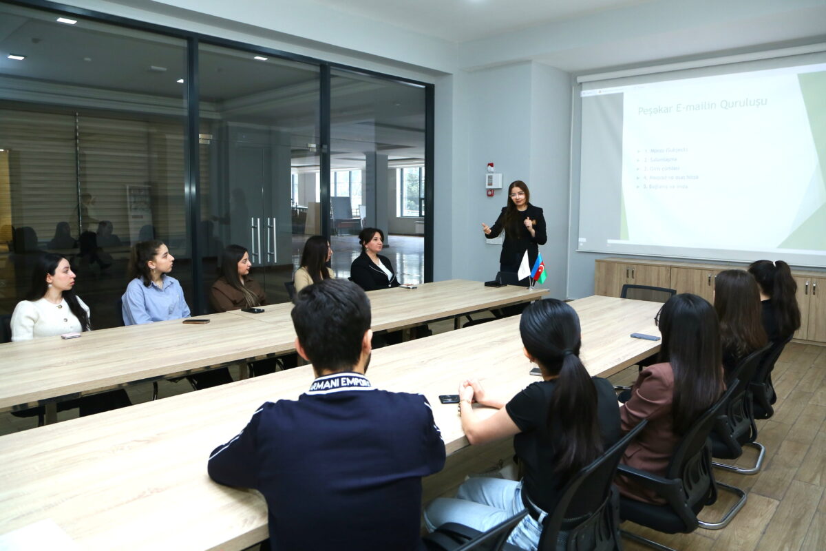 Təqaüd proqramı iştirakçıları “E-poçt etiketi və beynəlxalq yazışma” təlim sessiyasında iştirak ediblər
